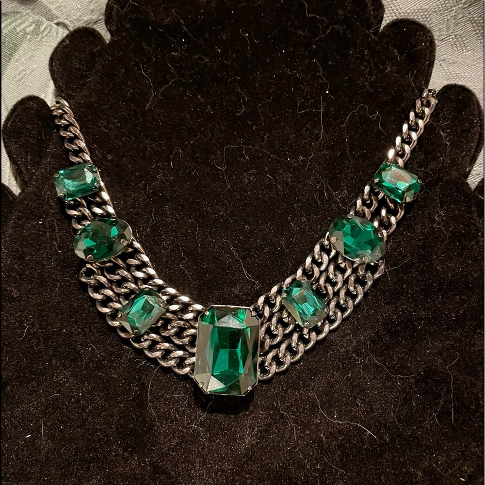 2/35 or $25💚 Cara couture Statement Necklace
